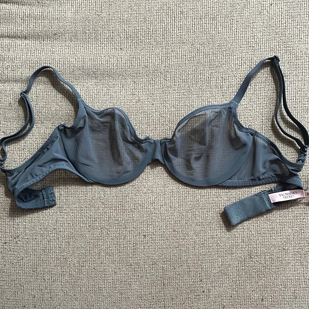 Victoria’s Secret Body by Victoria Unlined Demi Bra